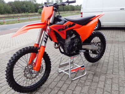 KTM 250 SX-F 2024  slechts 53.9 uur - Afbeelding 3