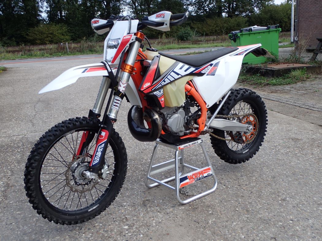KTM 300 EXC 6 day's 2019 met slechts 5633 km !! - Afbeelding 2
